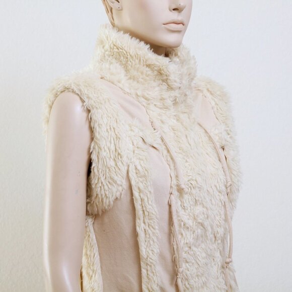Twisted Heart Sherpa Vest - Picture 3 of 12